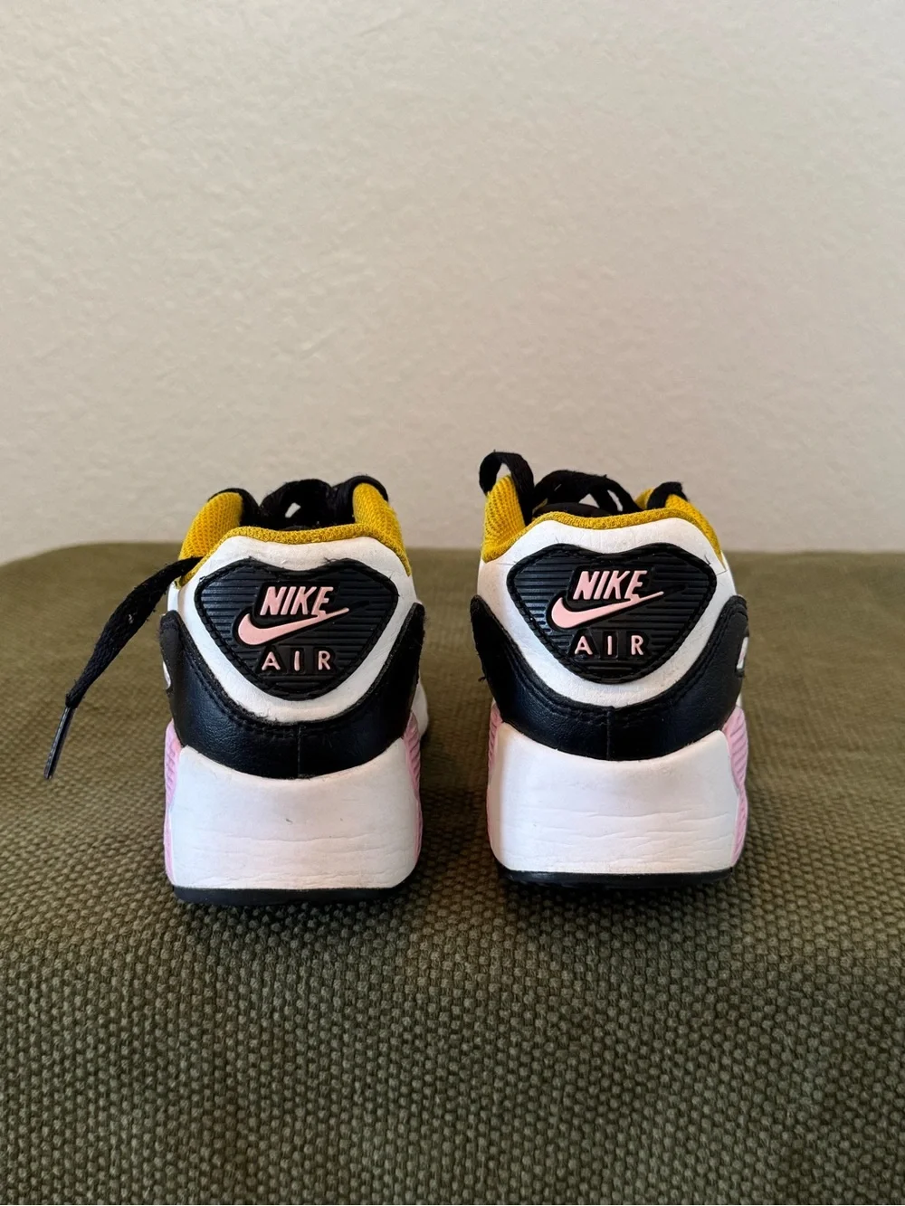Nike Air Max 90 Leather GS ‘Black Light Arctic Pink’ Sneakers